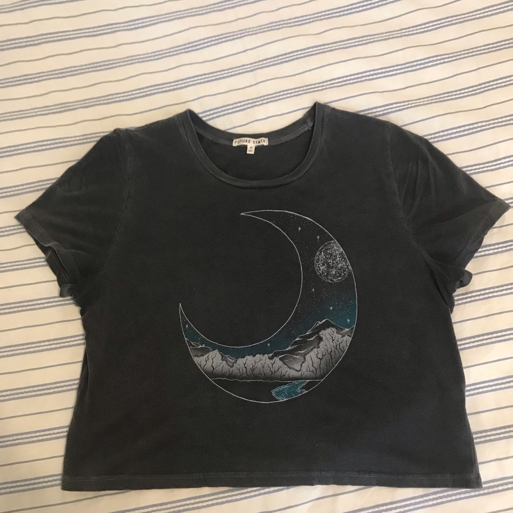 Gray cropped moon tee
